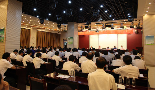 建设集团召开干部大会:emc网页版登录集团党委副书记、董事尤西蒂宣布公司新一届领导班子任命