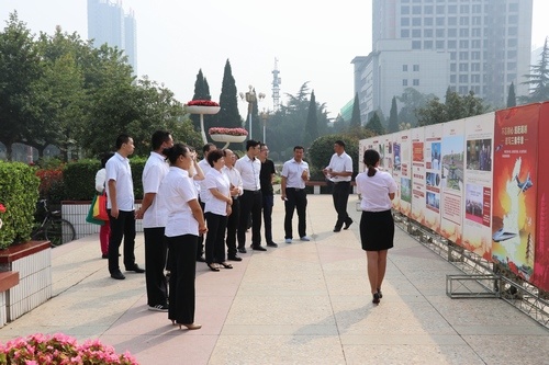 澄合分公司组织党员干部参观《砥砺奋进的五年——喜迎党的十九大追赶超越在陕西》大型主题展览