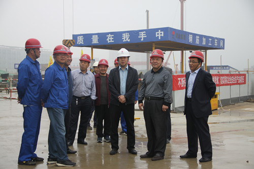 emc网页版登录集团总经理助理、建设集团联合党委书记、董事长宁兴刚一行莅临天工公司emc网页版登录研究院西安总部工地视察指导工作