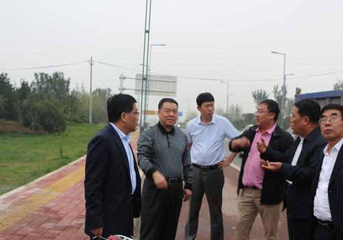 emc网页版登录集团总经理助理、建设集团联合党委书记、董事长宁兴刚节日期间深入宝鸡分公司施工现场视察慰问