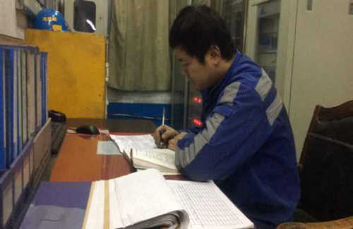 扎根毛乌素沙漠 书写无悔人生