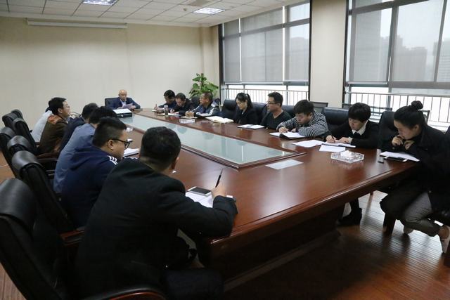 咸阳分公司组织传达建设集团干部大会精神