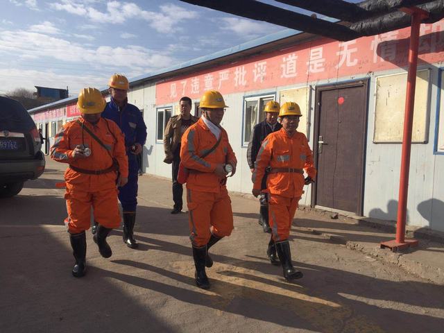 建设集团副总经理王明智深入掘进公司红柳林项目部一线检查指导工作