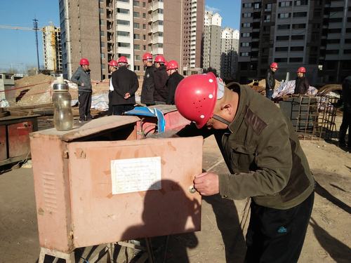 铜煤公司第三项目部开展施工现场“安全风险辨识”主题活动