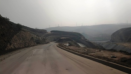 路桥分公司承建的府谷清水川低热值燃料资源综合利用项目1-2#灰场道路工程完工