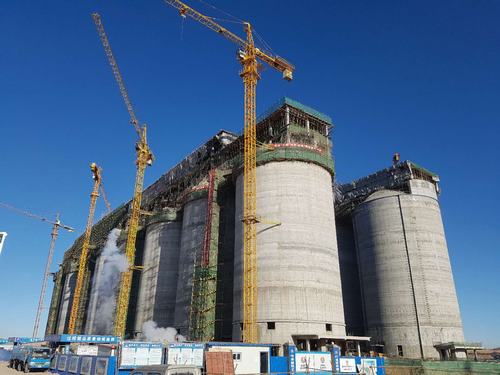 韩城分公司小保当选煤厂块煤仓（一标段）、最终筛分车间工程顺利封顶