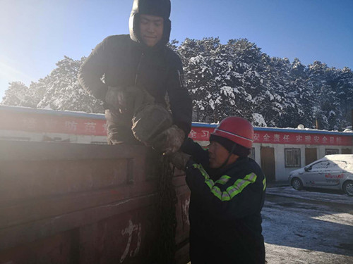 机电安装公司建北项目部全力抢修皮带保生产