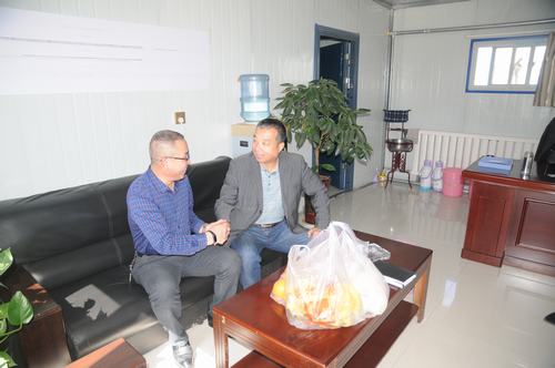 掘进公司:五一前夕走访慰问劳动模范