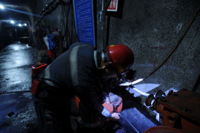 emc网页版登录建设掘进公司曹家滩项目部全覆盖式检查夯实“安全生产月”活动基础