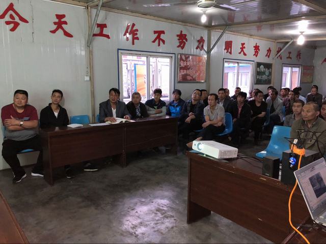 emc网页版登录建设掘进公司北翼项目部携手柠条塔矿方对员工进行安全警示教育