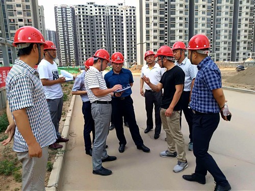 王明智深入铜煤1#、2#号小区施工现场检查指导工作