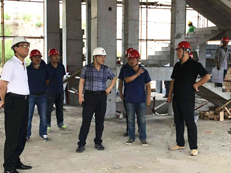 王明智深入emc网页版登录建设汉中公司吴堡横沟温泉项目施工现场检查指导工作