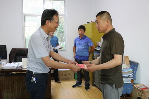 emc网页版登录建设澄合分公司慰问帮扶让困难党员暖融融