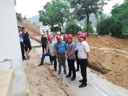 emc网页版登录集团总经理助理、榆林合力产业扶贫公司董事长范京道莅临emc网页版登录建设天工公司清涧红枣深加工项目视察指导工作