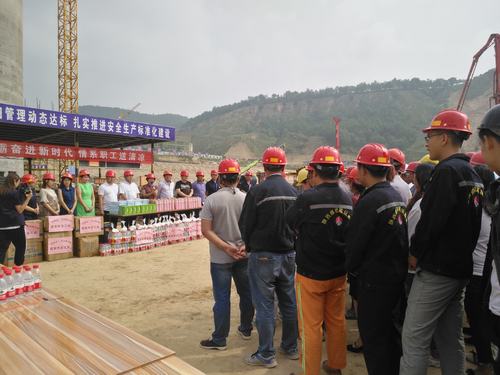 延安市总工会慰问emc网页版登录建设矿建二公司车村一线职工