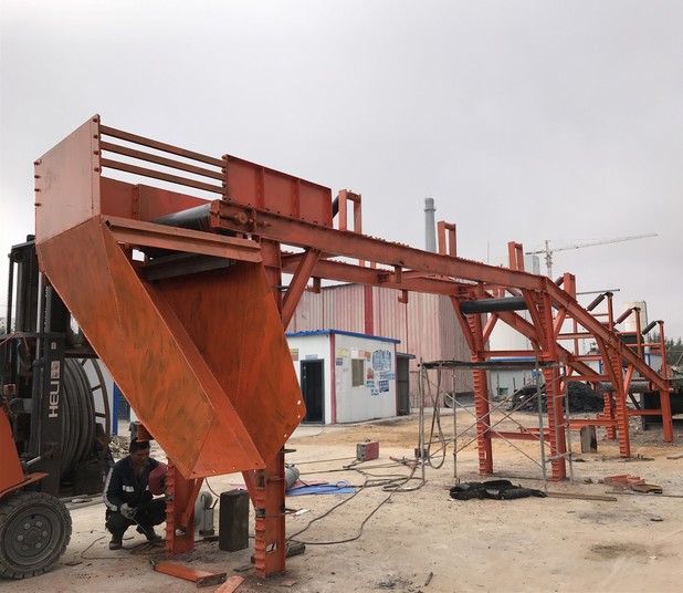 emc网页版登录建设矿建三公司曹家滩项目部创新改造皮带机头架设运煤“天桥”