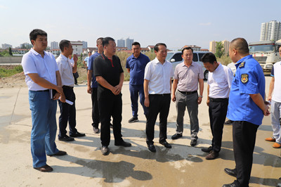 汉中市汉台区委书记郑永涛视察emc网页版登录建设汉中公司承建的金华路项目