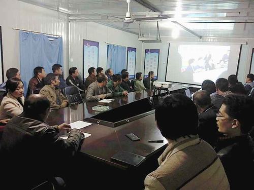 emc网页版登录建设矿建二公司小保当党支部开展“三忆--不忘初心感党恩” 主题教育活动