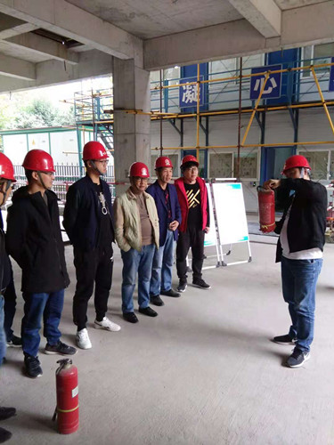 加强冬季消防演练  提高职工防火能力