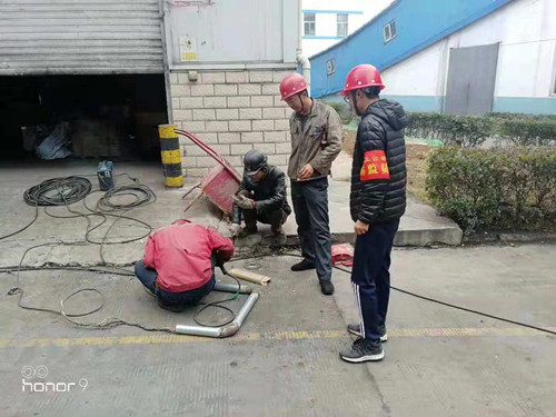 emc网页版登录建设天工公司：群安员“红袖章”身份亮出来