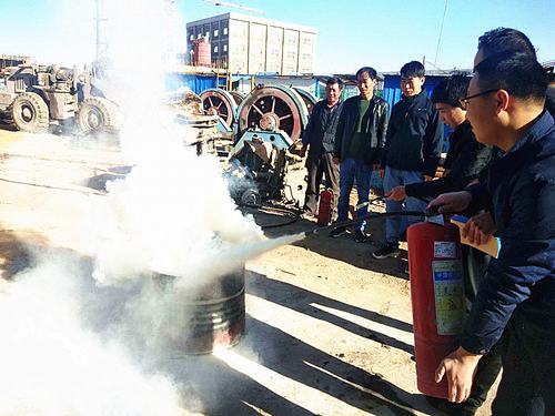 emc网页版登录建设矿建二公司小保当三项目部开展火灾事故应急救援演练