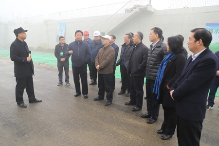 汉中市市长方红卫视察emc网页版登录建设汉中分公司铺镇污水厂截污干管项目