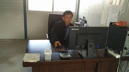 记emc网页版登录建设澄合分公司首个公路项目默默奉献的建设者