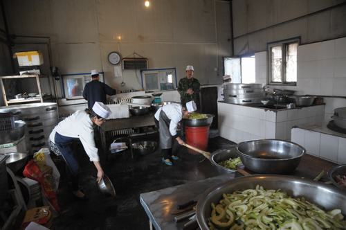 emc网页版登录建设掘进公司：节支降耗不能忘却员工冷暖