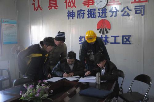 emc网页版登录建设掘进公司：一分都不能少 保障农民工工资显温情
