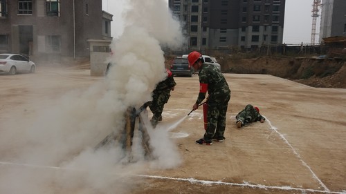 emc网页版登录建设铜煤公司第十二项目部开展冬季消防应急演练活动