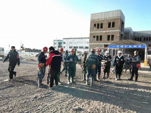 emc网页版登录建设矿建二公司小保当三项目部开展安全隐患“大扫除”活动