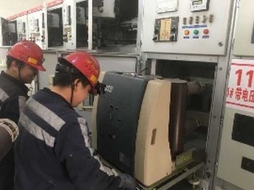 emc网页版登录建设洗选煤运营公司柠条塔运营项目部积极开展春季电气预防性试验