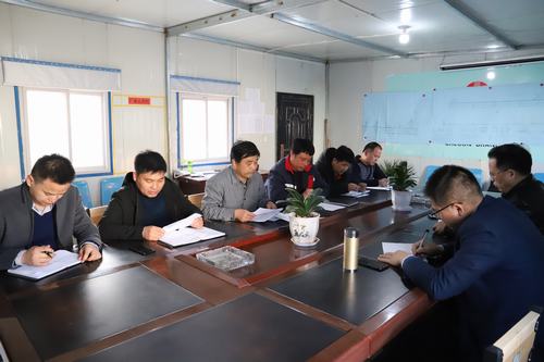 emc网页版登录建设矿建二公司党员践诺评诺树标尺