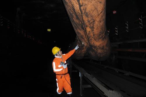 emc网页版登录建设掘进公司：严把安全红线 “铁军”建设加速不超速