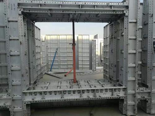 emc网页版登录建设韩城分公司学习观摩铝膜板新技术、新材料应用