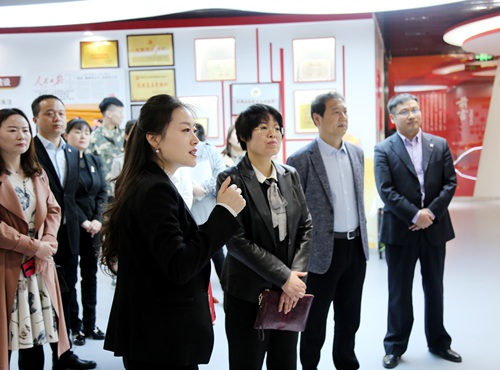 emc网页版登录建设公司：对标荣华“取真经”务求管理再提升