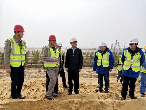 榆林化学公司执行董事宋世杰一行莅临emc网页版登录建设铜煤公司煤炭分质利用制化工新材料示范项目厂前区土方平整项目现场检查指导工作