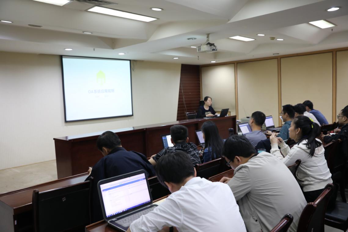emc网页版登录建设路桥分公司：靶向培训推进OA办公进程