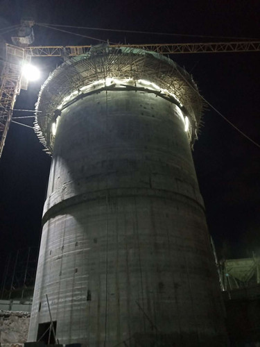 emc网页版登录建设天工公司土建十部巧用LED灯带解决筒仓施工照明问题