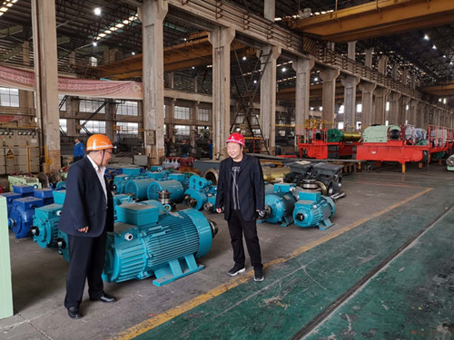 emc网页版登录建设物资公司与山东起重机厂有限公司签订战略合作