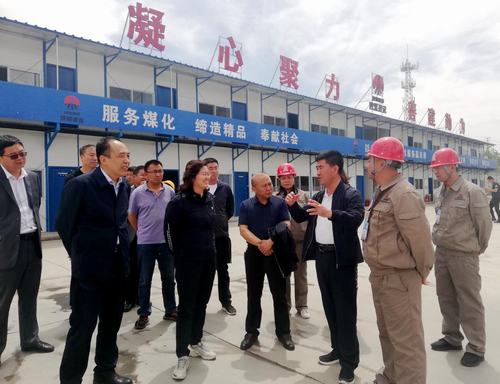 靖边县县长贺湘如一行莅临emc网页版登录建设铜煤公司金地华府项目检查指导工作