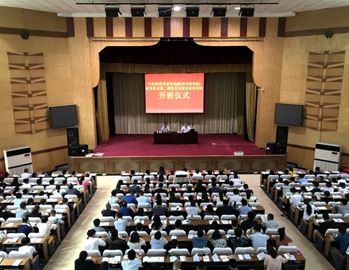 emc网页版登录建设公司：党员发展对象顺利结业