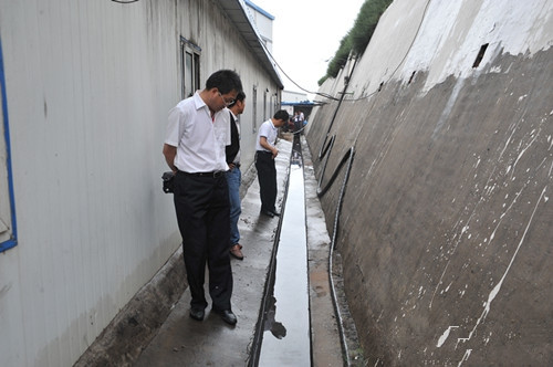 emc网页版登录建设掘进公司：携手共筑“汛期”安全堤