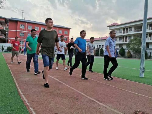 emc网页版登录建设矿建二公司车村项目部健步走活动点燃职工健身热情