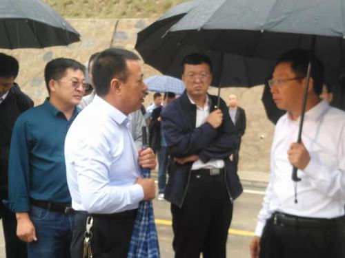 延安市市长薛占海莅临emc网页版登录建设矿建二公司车村项目部检查指导工作