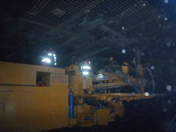 emc网页版登录建设掘进公司：多措并举攻克“一机双巷”工艺难关