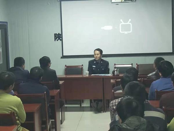emc网页版登录建设韩城分公司安装三项目部邀请“大咖”开展普法知识讲座活动
