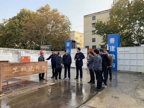渭南市临渭区副区长王志鹏一行莅临emc网页版登录建设渭南分公司梅园新村棚改项目指导工作