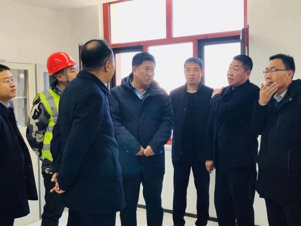 靖边县县委书记刘维平一行莅临emc网页版登录建设铜煤公司承建的靖边金地华府项目调研指导工作