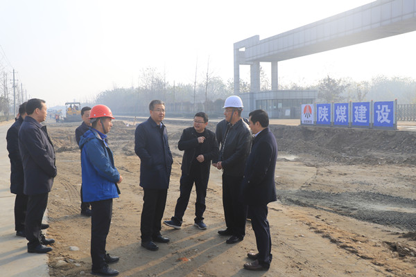 汉中市常务副市长陈晓勇深入emc网页版登录建设汉中分公司铺镇污水处理厂截污干管项目视察